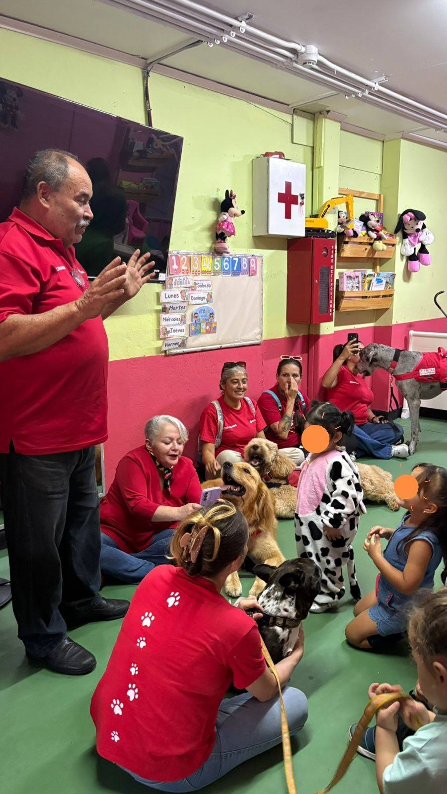 ACOTEAMA con niños en actividad terapéutica